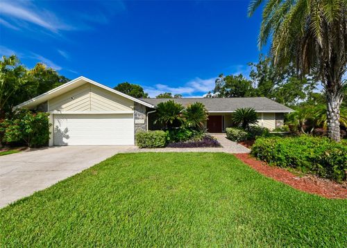 10415 Oakbrook Dr, Tampa, FL, 33618-5352 | Card Image