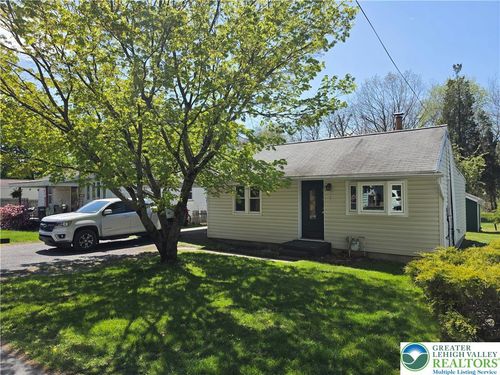 218 Lehigh St, Walnutport, PA, 18088-1021 | Card Image