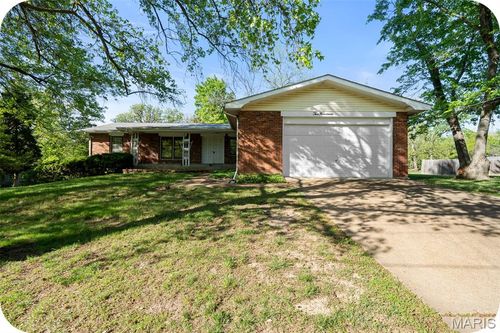 219 Barker Ln, Ballwin, MO, 63021-5007 | Card Image
