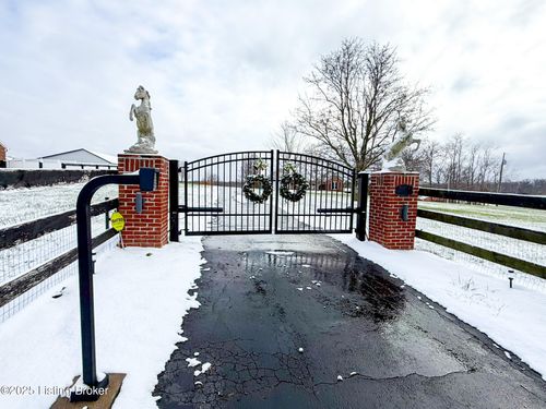 700 Cedarmore Rd, Bagdad, KY, 40003-7066 | Card Image