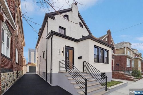 8608 2nd Ave, North Bergen, NJ, 07047-5147 | Card Image