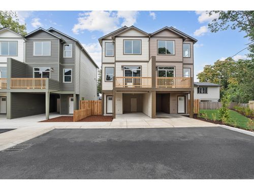 11181 Se Stark St, Portland, OR, 97216-3352 | Card Image