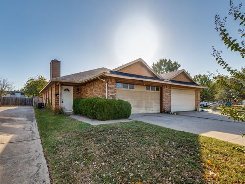 1228 English St, Irving, TX, 75061-4949 | Card Image