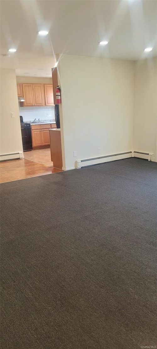 apt-160-1 E Hemlock Drive, Islip, NY, 11706 | Card Image