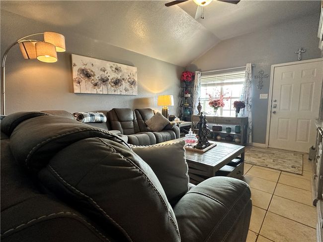 Unit B | Image 5