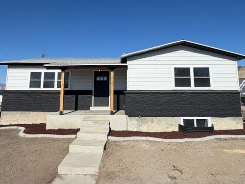 215 N Center St, Castle Dale, UT, 84513-7715 | Card Image