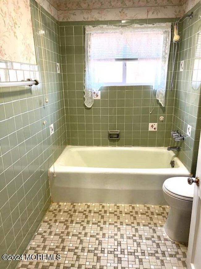 Tiled Bath | Image 11