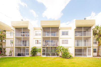 205 - 4255 N University Dr, Condo with 2 bedrooms, 2 bathrooms and null parking in Sunrise FL | Image 3