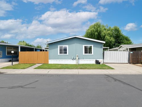 13-1570 S Peach St, Medford, OR, 97501-7033 | Card Image