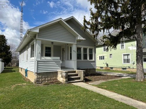 427 N Locust St, Oak Harbor, OH, 43449-1135 | Card Image