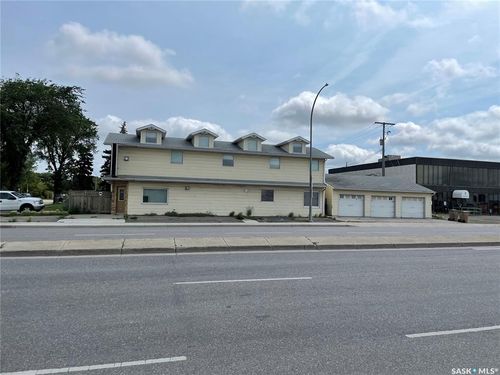 1905 Park St, Regina, SK, S4N2G5 | Card Image