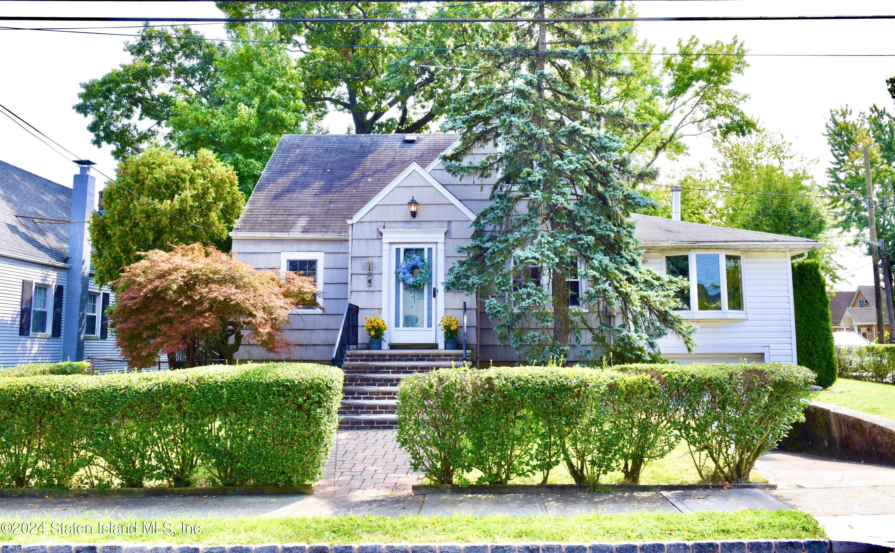 Oakdale St, Staten Island, NY 10308