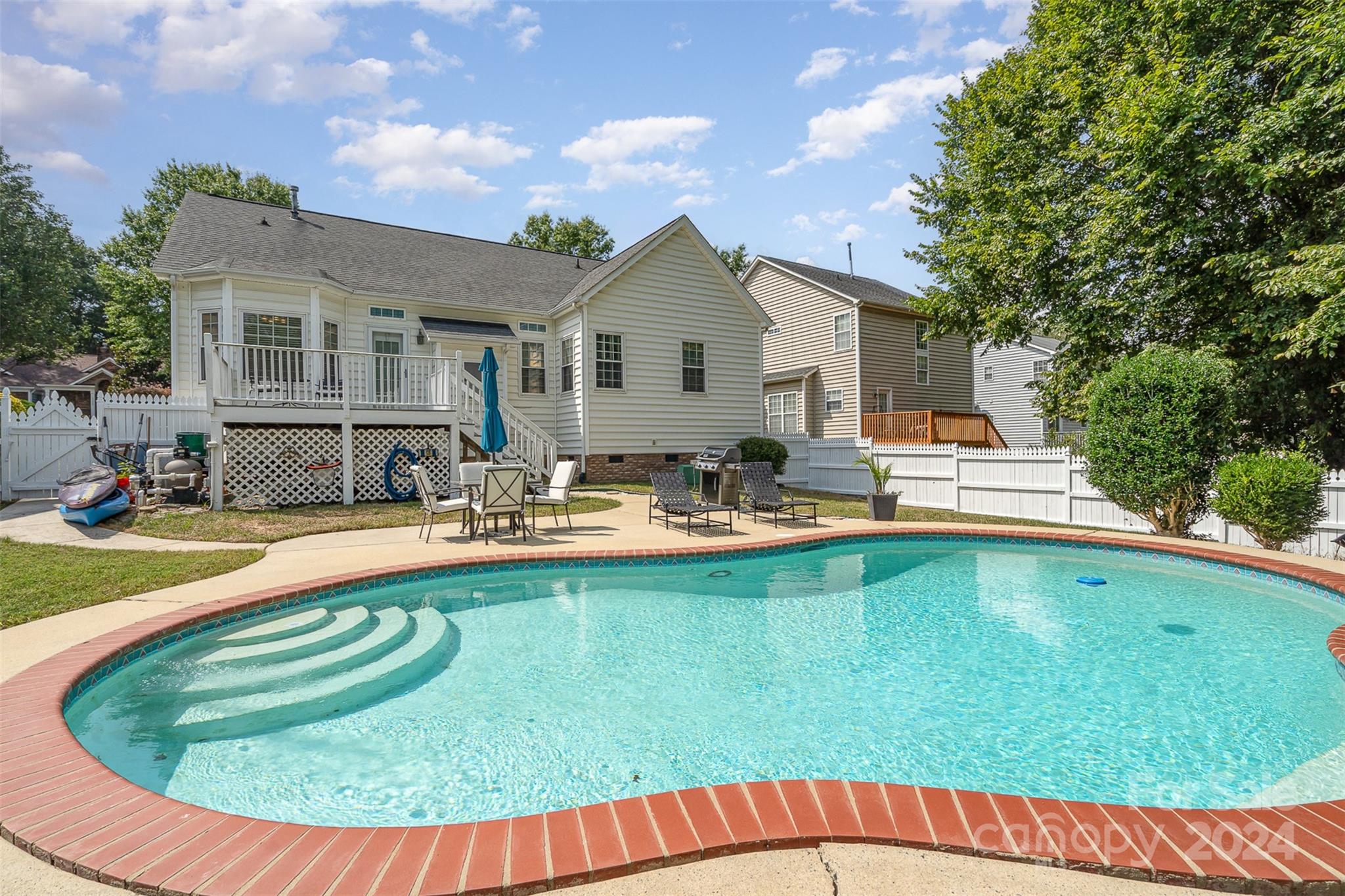 Little Stoney Ct, Charlotte, NC 28269