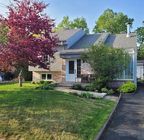 1338 Rue Des Insignes, Québec, QC, G3J1R6 | Card Image