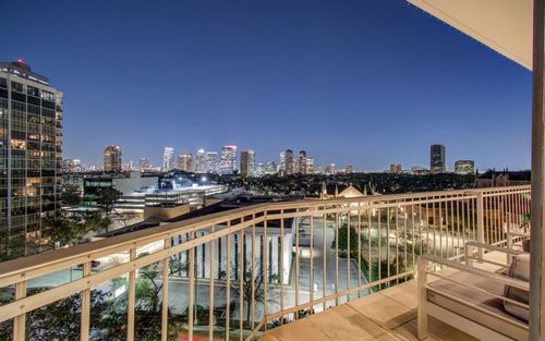 8n-5050 Woodway Dr, Houston, TX, 77056-1709 | Card Image