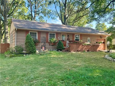 Ranch-style home with a front lawn | Image 1