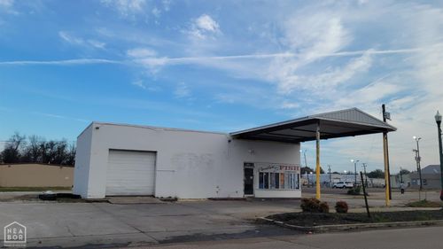 1322 E Broadway St, West Memphis, AR, 72301-4431 | Card Image