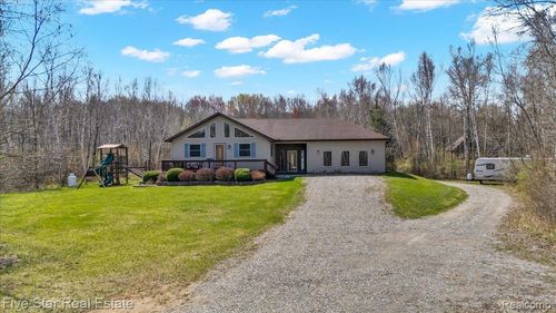 3672 E Bevens Rd, Caro, MI, 48723-9468 | Card Image