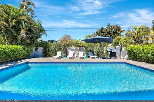 761 99th Ave N, NAPLES, FL, 34108-2231 | Card Image