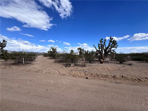 21188 S Cheyenne Rd, Yucca, AZ, 86438-0779 | Card Image