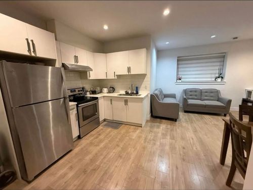 7808 156 St, Surrey, BC, V3S3P9 | Card Image