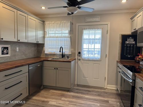 100c-49C Cambridge Court, Lakewood, NJ, 08701 | Card Image