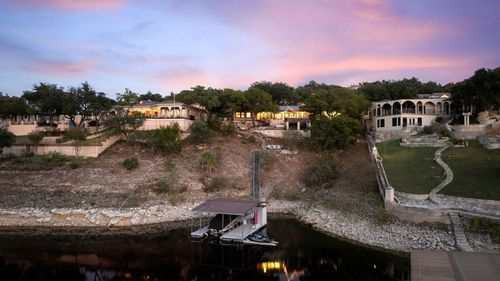 927 Challenger, Lakeway, TX, 78734-4209 | Card Image