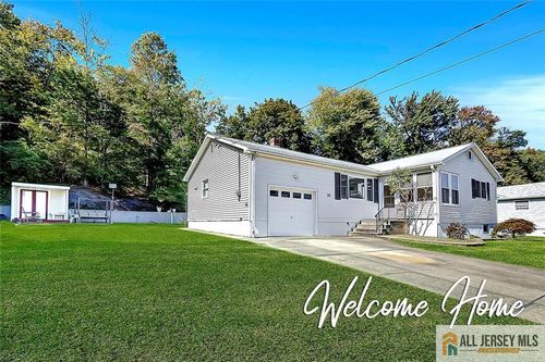 33 W Grochowiak St, South River, NJ, 08882-1539 | Card Image