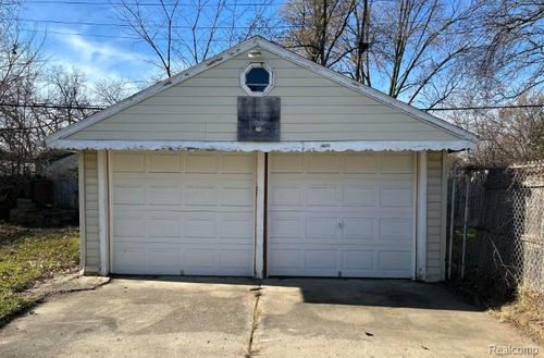 19463 Gilchrist St, Detroit, MI, 48235-2453 | Card Image