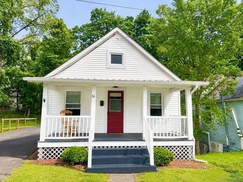 16 Poplar St, Warwick, NY, 10990-1220 | Card Image