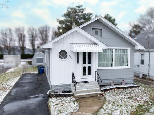 2750 119th St, Toledo, OH, 43611-2227 | Card Image