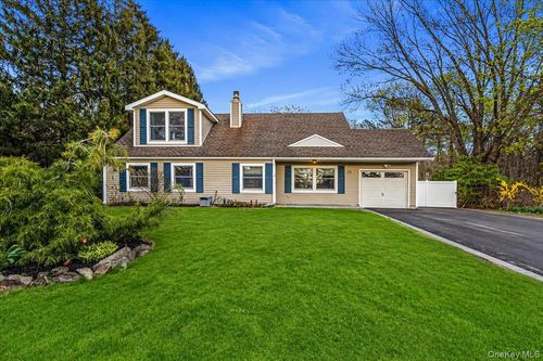 79 White Pine Way, Medford, NY, 11763-4215 | Card Image