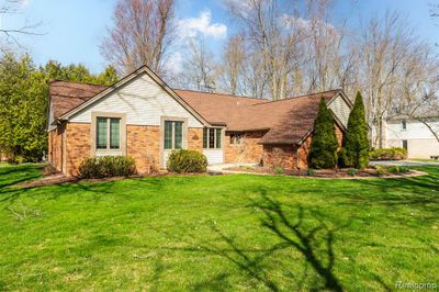 25088 Old Depot Drive, Home with 3 bedrooms, 2 bathrooms and null parking in Grosse Ile Twp MI | Image 2