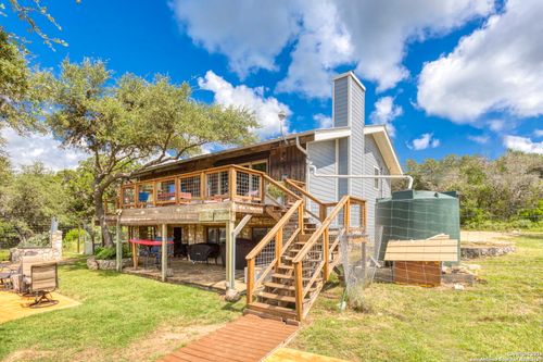 314 Sunset Dr, Lakehills, TX, 78063-4318 | Card Image