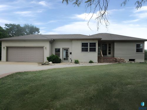 610 Maple St Street, Yankton, SD, 57078 | Card Image