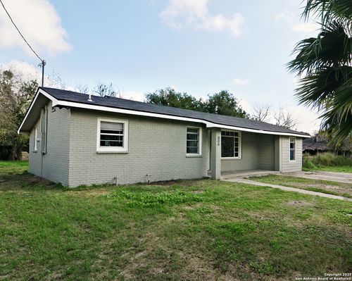 806 N Adams St, Beeville, TX, 78102-4007 | Card Image