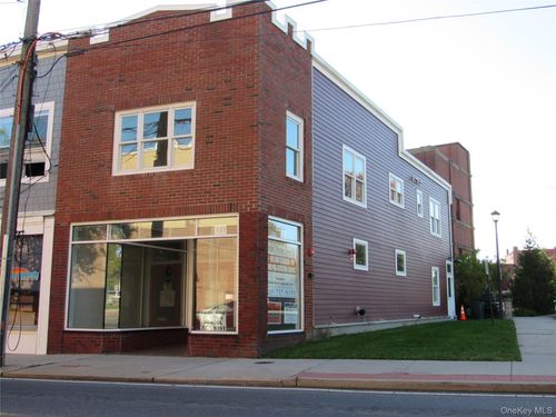131 Roanoke Ave, Riverhead, NY, 11901-2704 | Card Image