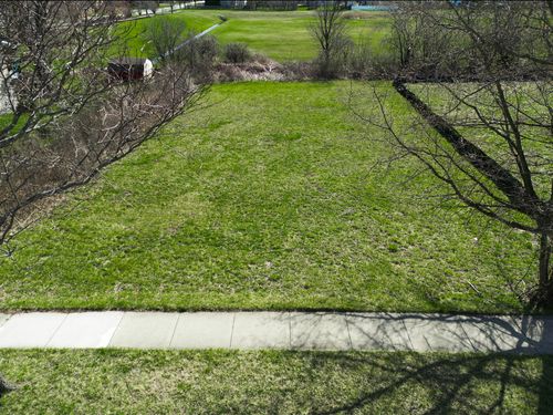 975 Belle Plaine Ave, Gurnee, IL, 60031-3704 | Card Image