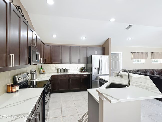 603 Cross Creek Dr, House other with 4 bedrooms, 2 bathrooms and null parking in Sebastian FL | Image 14