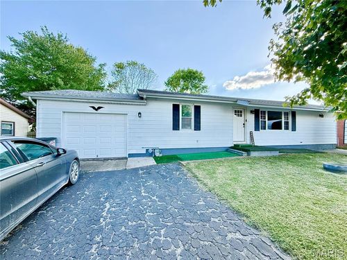 208 W Roosevelt Dr, Moro, IL, 62067-1548 | Card Image