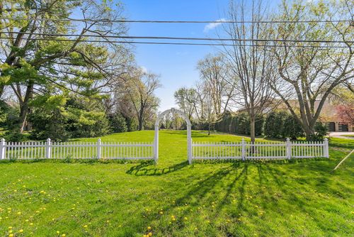 2803 N Vista Road, Arlington Heights, IL, 60004 | Card Image