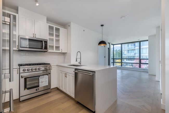 708 - 170 W 1 St Street, Condo with 2 bedrooms, 2 bathrooms and 1 parking in North Vancouver BC | Image 2