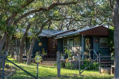 228 Post Oak Ln, Utopia, TX, 78884-2203 | Card Image