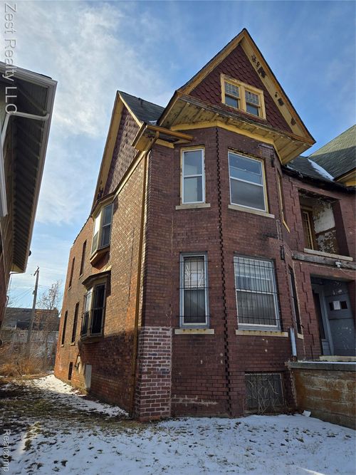 691 Clairmount St, Detroit, MI, 48202-1574 | Card Image