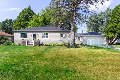 5555 Botsford Ave, Sterling Heights, MI, 48310-5720 | Card Image