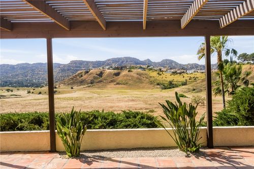 8971 Moorcroft Ave, West Hills, CA, 91304-1341 | Card Image