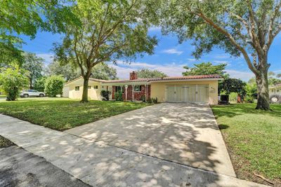 883 Gardenia Lane, House other with 3 bedrooms, 2 bathrooms and null parking in Plantation FL | Image 3