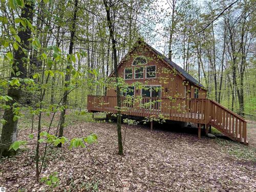 2577 W Schuss Mountain Dr, Bellaire, MI, 49615 | Card Image