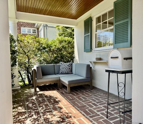 19 Oneida St, Rye, NY, 10580-1717 | Card Image