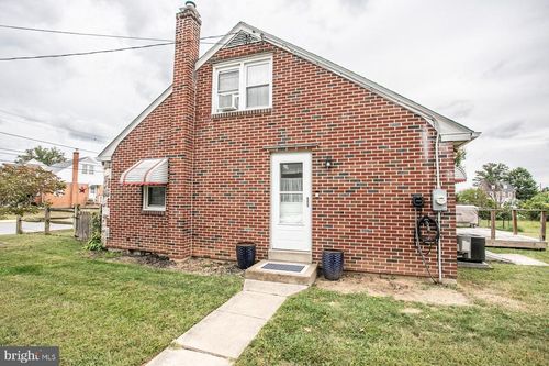 425 Center St, STOWE, PA, 19464-6713 | Card Image